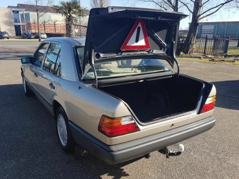 Mercedes-Benz 200-serie - 260 E (W124) - 1