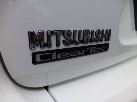 Mitsubishi Outlander - 2.2 DI-D Intro Ed - 1