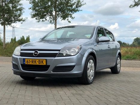 Opel Astra - 1.6 Essentia - 1