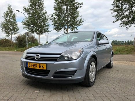 Opel Astra - 1.6 Essentia - 1