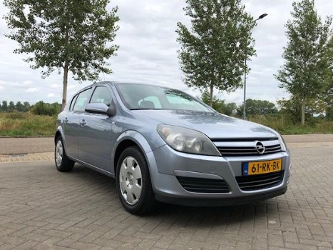 Opel Astra - 1.6 Essentia - 1