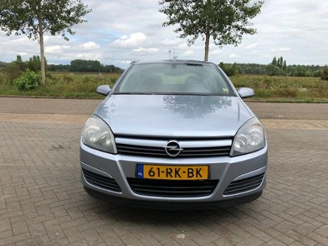 Opel Astra - 1.6 Essentia - 1