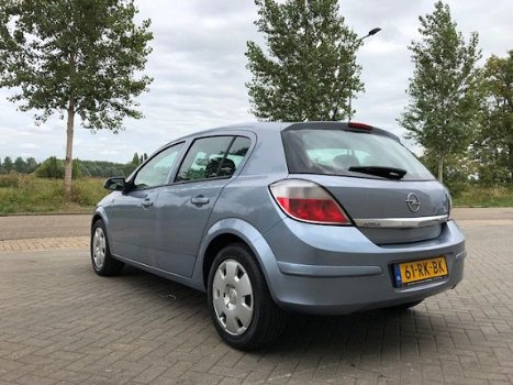 Opel Astra - 1.6 Essentia - 1