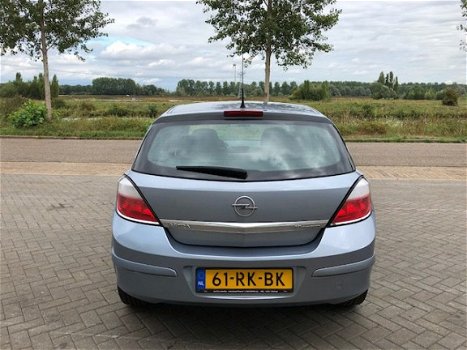 Opel Astra - 1.6 Essentia - 1