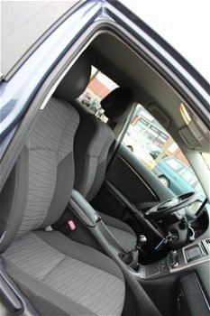 Toyota Avensis Wagon - 2.2 D-4D Business clima /navi/garantie/compleet - 1