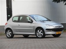 Peugeot 206 - 1.6-16V Quiksilver APK/AIRCO/NAP/NETTE AUTO