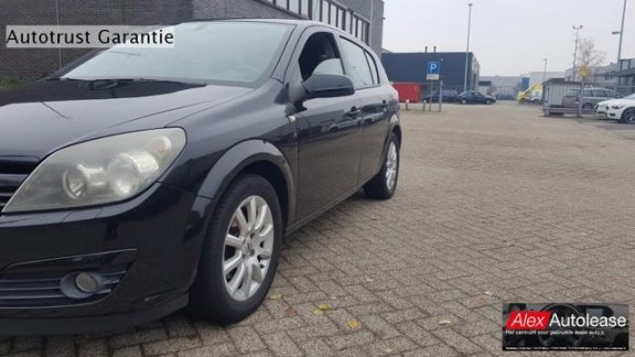 Opel Astra - 1.4 Essentia - 1