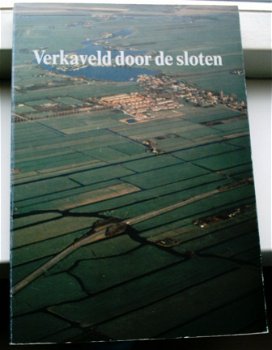 Verkaveld door de sloten(Waterschap De Oude Veenen). - 1