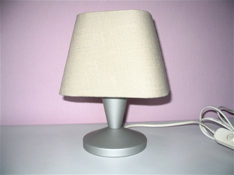 Kleine beige/grijze tafellamp - 1