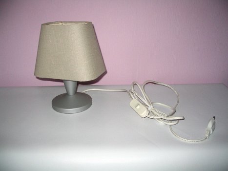 Kleine beige/grijze tafellamp - 2