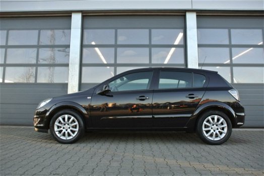 Opel Astra - 1.6 16V 5-DRS Temptation 41.000 km - 1