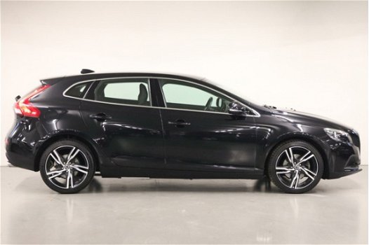 Volvo V40 - 1.6 T2 120PK Momentum - 1