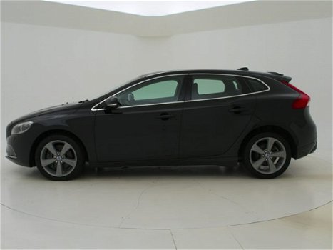 Volvo V40 - 2.0 D3 5-CILINDER SUMMUM + LEDER / XENON / NAVIGATIE / CAMERA - 1