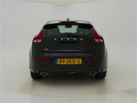 Volvo V40 - 2.0 D3 5-CILINDER SUMMUM + LEDER / XENON / NAVIGATIE / CAMERA - 1