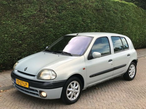 Renault Clio - 1.6 RT AUTOMAAT/AIRCO/5DRS/NIEUWE APK - 1