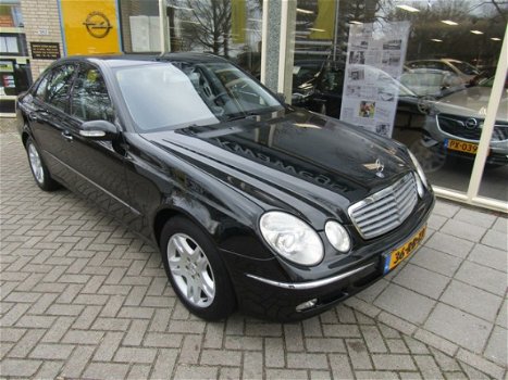 Mercedes-Benz E-klasse - E200 AUTOMAAT NAVI ECC L.M. VELGEN - 1