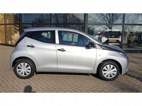 Toyota Aygo - 1.0 VVT-i X-Fun Airco - 1