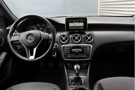 Mercedes-Benz A-klasse - 180 Ambition Stoelverwarming, parkeersensoren voor en achter - 1