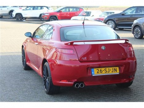 Alfa Romeo GT - 3.2 V6 - 1