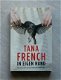 In eigen hand,Tana French - 1 - Thumbnail