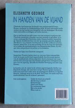 In handen van de vijand, Elizabeth George - 2