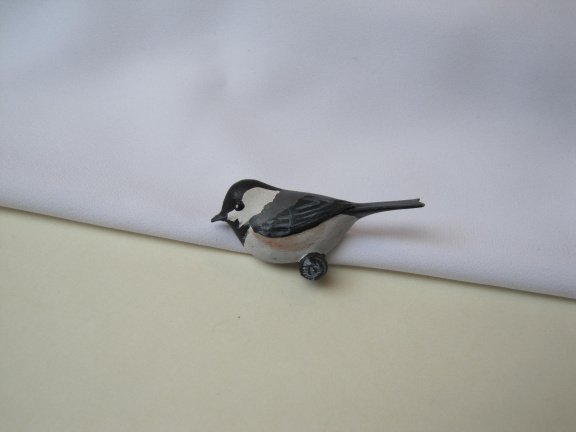 Broche houten mus/mees vogel 4.1x2.1 cm. - Afbeelding 2