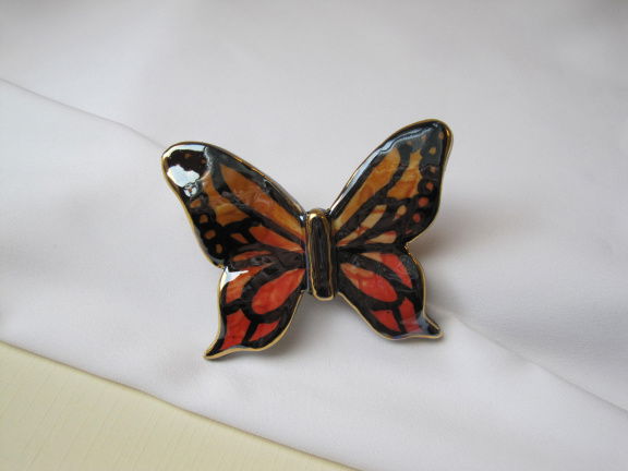 Broche keramiek porselein vlinder 6.2x4.6 cm - nr. 1