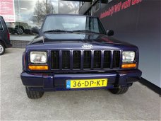 Jeep Cherokee - 4.0i CLASSIC | 4X4 | AIRCO | CRUISE | TREKHAAK | LPG-3 | YOUNGTIMER | ALL-IN