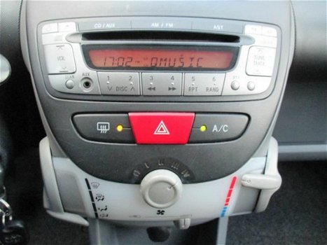 Toyota Aygo - 1.0-12V Comfort Peugeot 107-Citroen C1 - 1