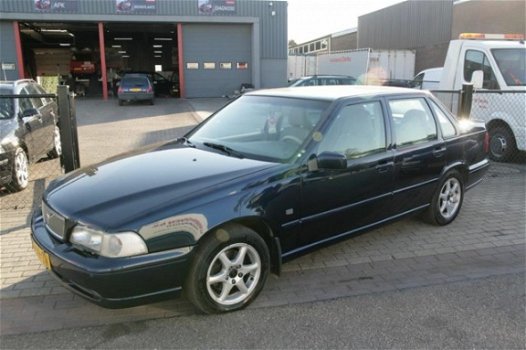 Volvo S70 - 2.4 Comfort AUT 170PK Airco 5Drs Trekhaak - 1