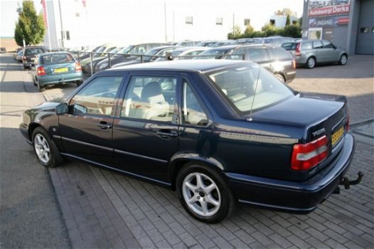 Volvo S70 - 2.4 Comfort AUT 170PK Airco 5Drs Trekhaak - 1