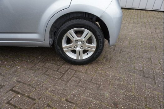 Daihatsu Sirion 2 - 1.0-12V Premium, 131dkm RIJKLAARPRIJS incl nw apk/beurt & 3 mnd schaap garantie - 1