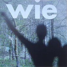 Wie (Kamp Vught) (CD & DVD) met oa Stef Bos, Gerard van Maasakkers, Ernst Jansz eva