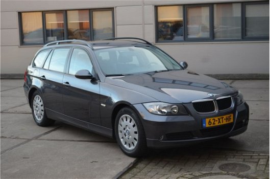 BMW 3-serie Touring - 318i Business Line met navigatie - 1