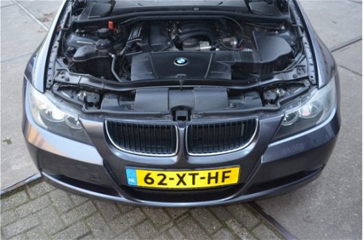 BMW 3-serie Touring - 318i Business Line met navigatie - 1