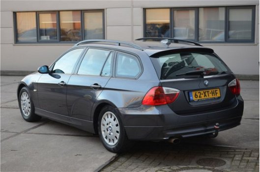 BMW 3-serie Touring - 318i Business Line met navigatie - 1