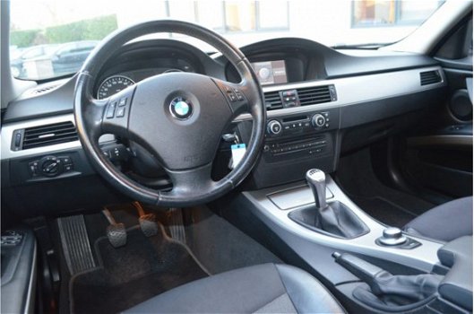 BMW 3-serie Touring - 318i Business Line met navigatie - 1