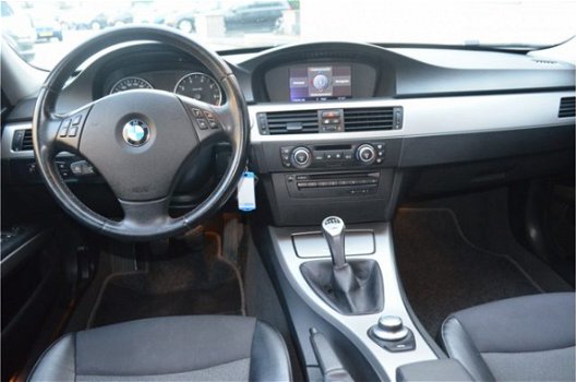 BMW 3-serie Touring - 318i Business Line met navigatie - 1