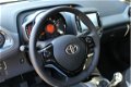 Toyota Aygo - 1.0 VVT-i x-play 5-drs nieuw I NAVIGATIE APPLE CAR PLAY I CAMERA I CRUISE I LED I - 1 - Thumbnail
