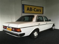 Mercedes-Benz 200-280 (W123) - 200-serie (200