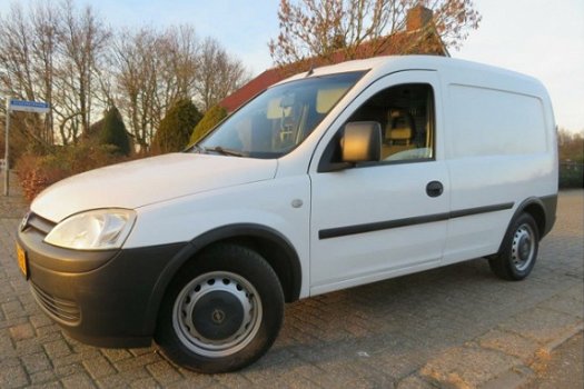 Opel Combo - 1.4i Benzine met een Nieuwe APK - 1