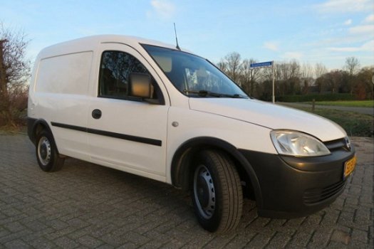 Opel Combo - 1.4i Benzine met een Nieuwe APK - 1