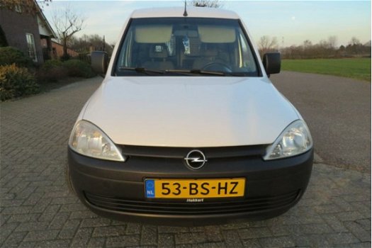 Opel Combo - 1.4i Benzine met een Nieuwe APK - 1