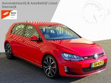 Volkswagen Golf - 2.0 GTI - DCC - DynAudio - 19 + 17" - LED - navi - dealer onderhoud - trekhaak