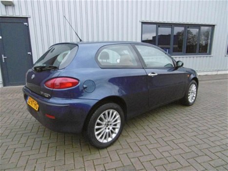 Alfa Romeo 147 - 1.6 T.Spark Edizione Esclusiva Airco Leer - 1