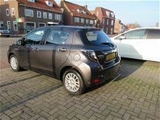 Toyota Yaris - 1.5 Full Hybrid Aspiration Navigatie, Climate control, Cruise control, L.M.Velgen, 1s