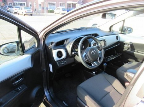 Toyota Yaris - 1.5 Full Hybrid Aspiration Navigatie, Climate control, Cruise control, L.M.Velgen, 1s - 1