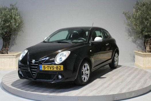 Alfa Romeo MiTo - 1.4 Distinctive 2009/ Airco/ Elek ramen + Spiegels/ Radio CD/ Mistlampen/ 2 Nieuwe - 1