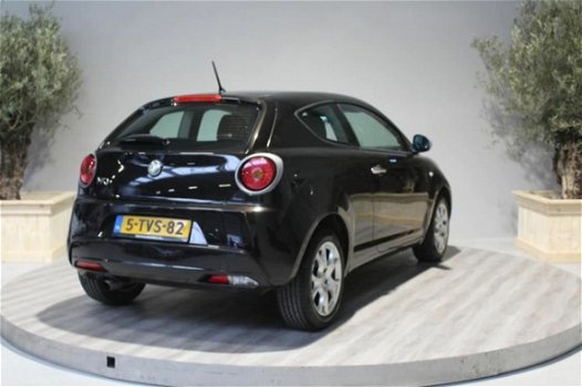 Alfa Romeo MiTo - 1.4 Distinctive 2009/ Airco/ Elek ramen + Spiegels/ Radio CD/ Mistlampen/ 2 Nieuwe - 1