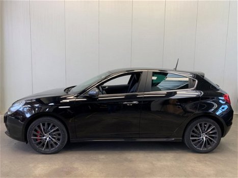 Alfa Romeo Giulietta - 1.4 Turbo MultiAir 170PK QV-Line XENON-LMV18-ECC-LEDER End Of Year Sale - 1